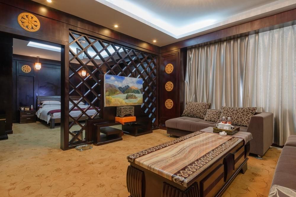Xueyu Tiantang International Hotel Lhasa Exteriör bild
